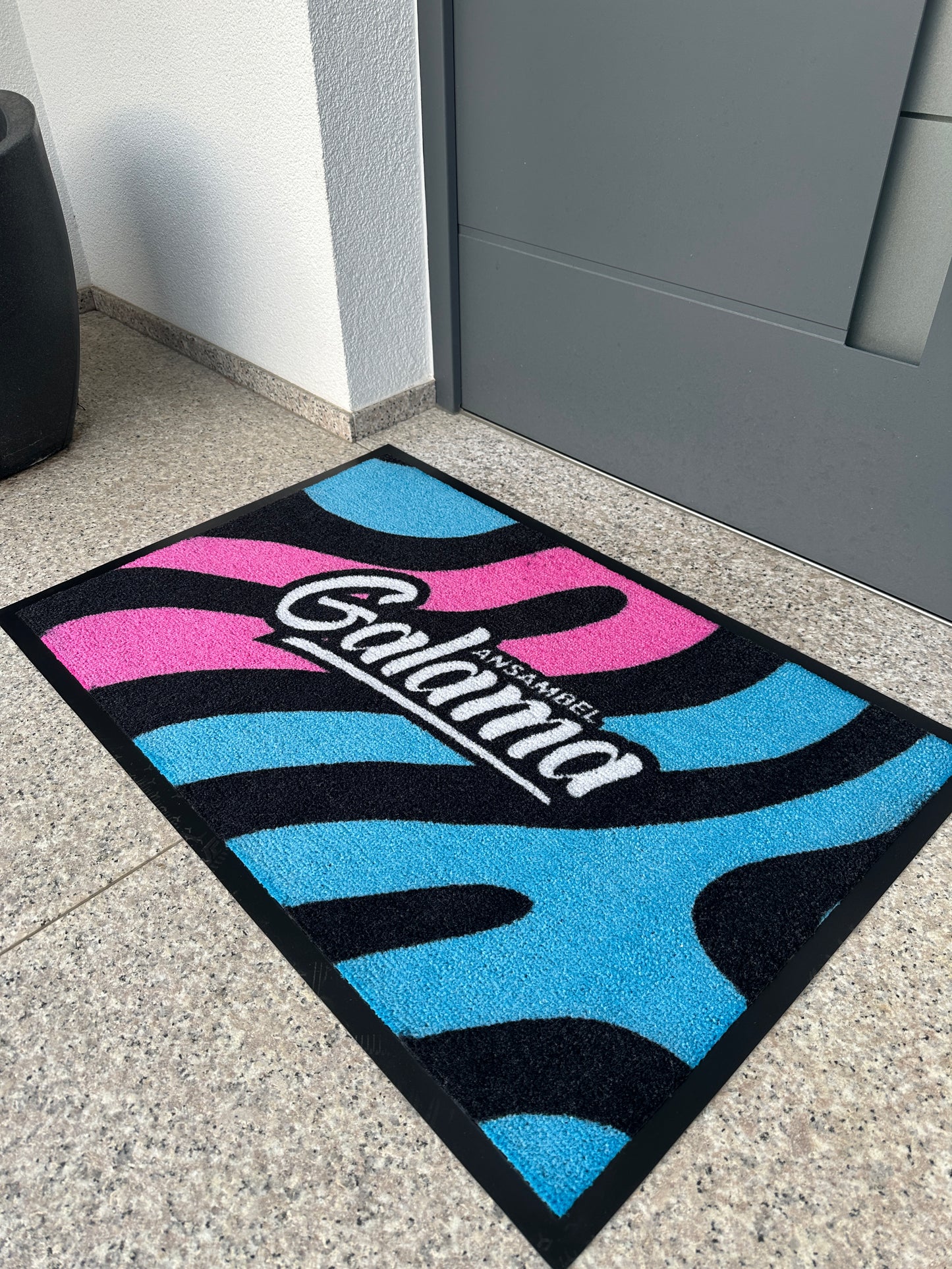 Personalizirani predpražniki za trgovine in lokale