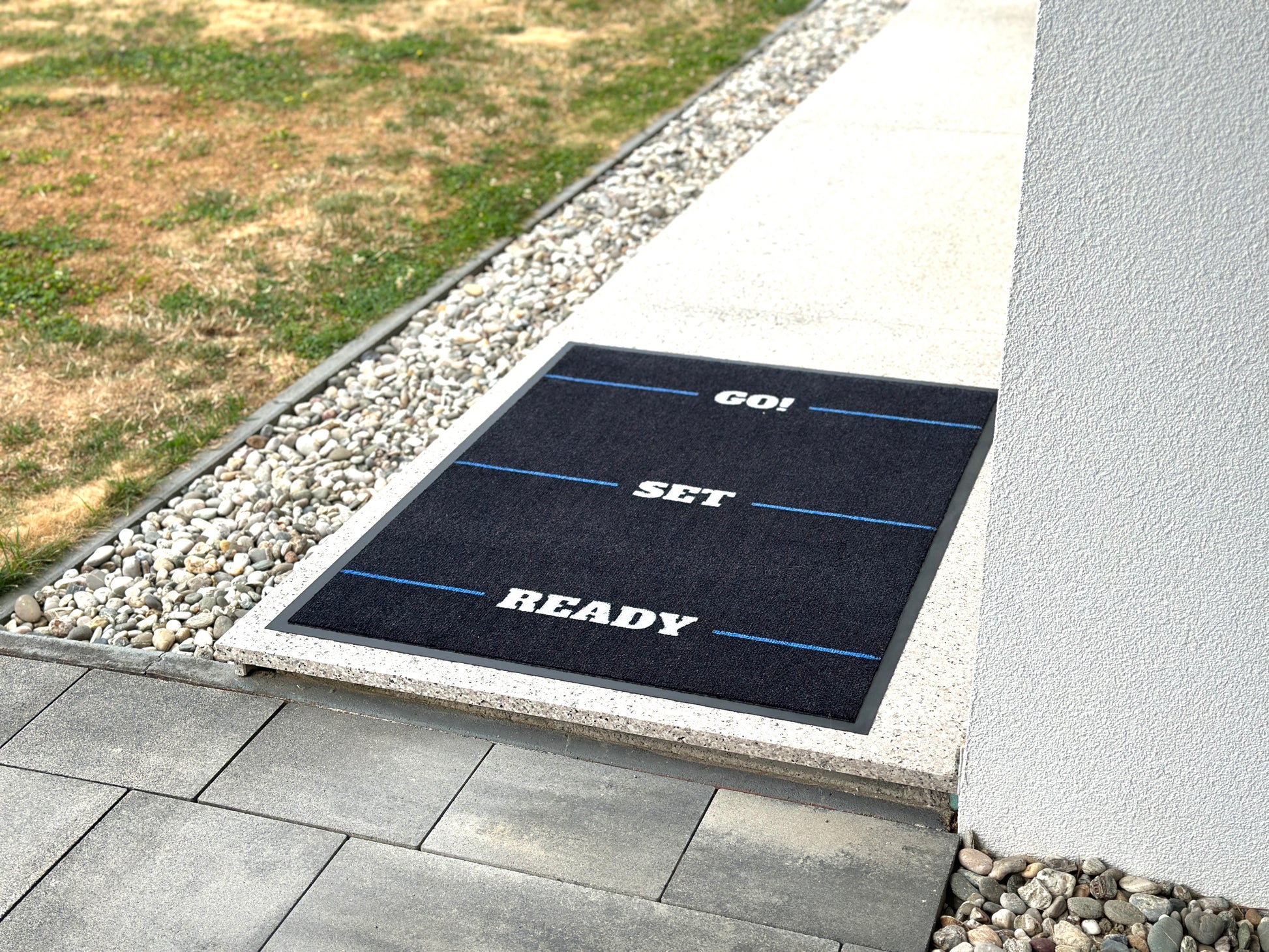 Fitnes predpražnik z logotipom